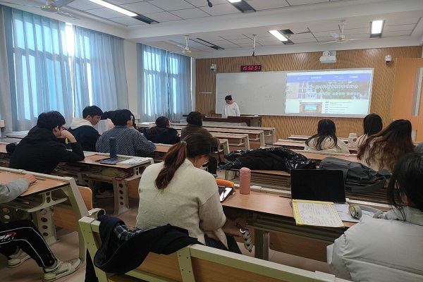 11月16日工商党支部开展党团共建活动.jpg